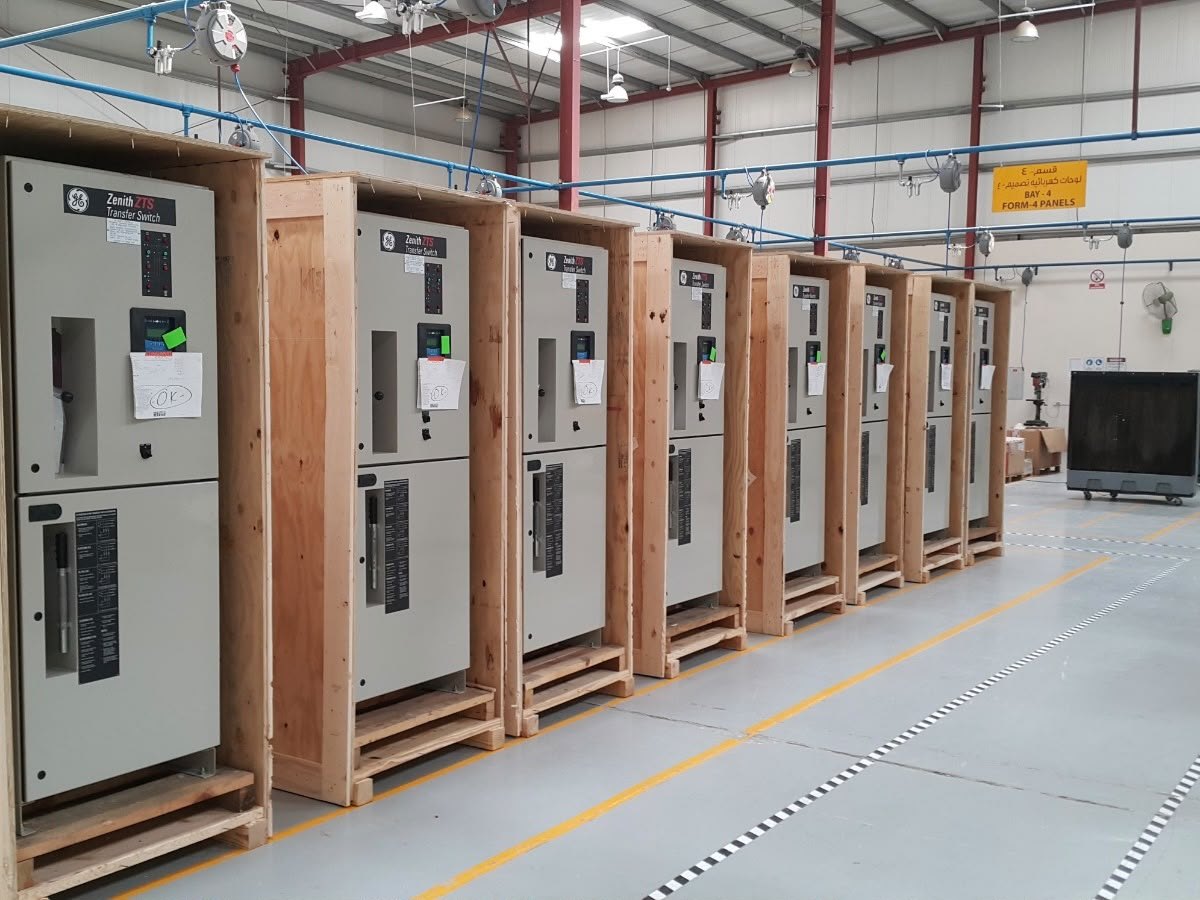 LV distribution panels with metering